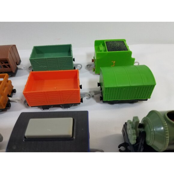 Thomas Trackmaster Train Cars Cargo Mixed Lot 18 replacements Sodor Brake Fuel - Picture 10 of 15